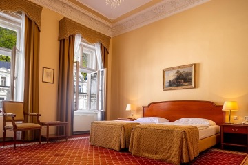 Superior Room front view without wallpaper overlooking the square at the Grandhotel Pupp