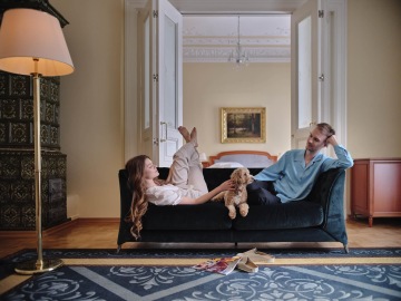 Uma Thurman před hotelem PUPP