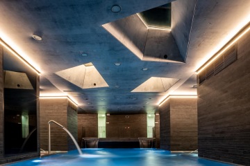 Spa with pool, steam and saunas